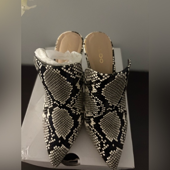 Aldo Black and White Heeled Boots with Snakeskin Texture - Picture 4 of 4